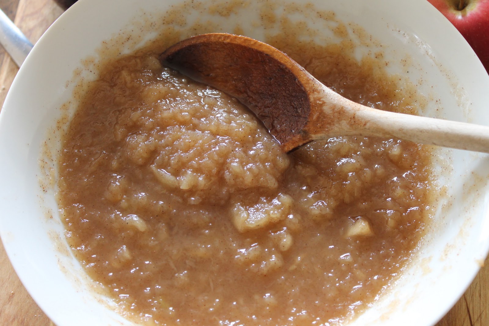What's To Eat? Hearth Cooked Applesauce