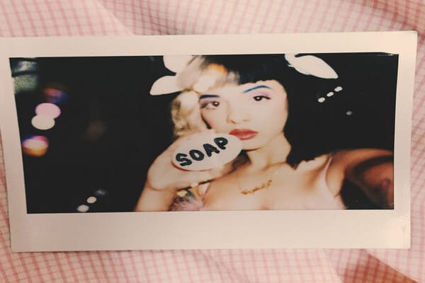 Lirik Lagu Melanie Martinez Soap dan Terjemahan