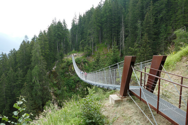 escursione ponte tibetano val di rabbi cascate di saent