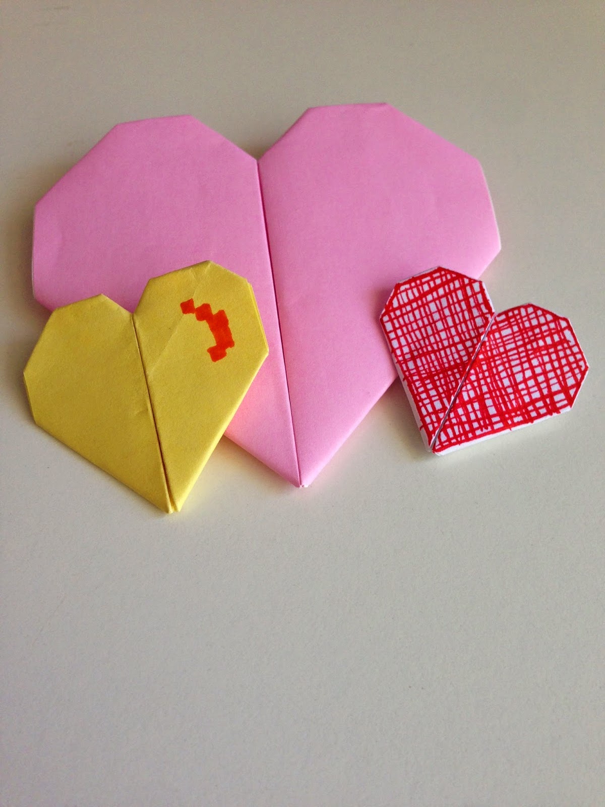 Легкие сердечки из бумаги. Сердечко из бумаги. Оригами сердце. Объемные сердечки из бумаги. Оригами сердечко.