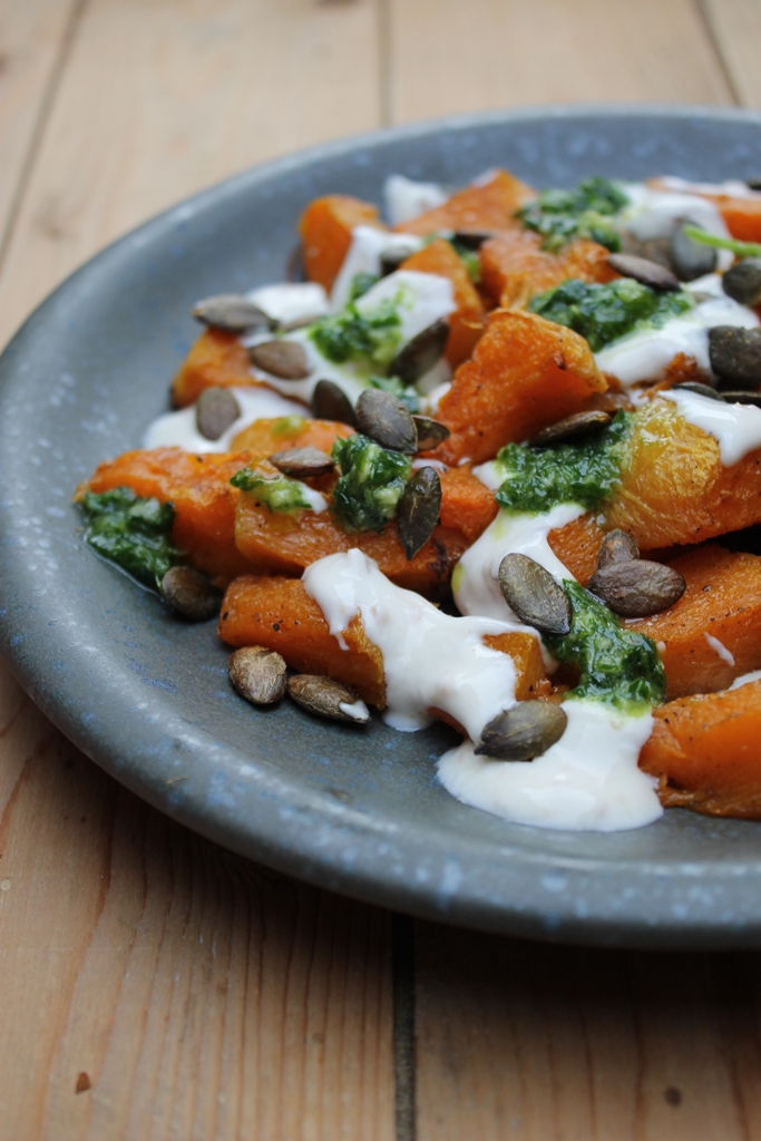 Gourmandises végétariennes: Kürbis aus dem Ofen mit Chili-Joghurt und ...