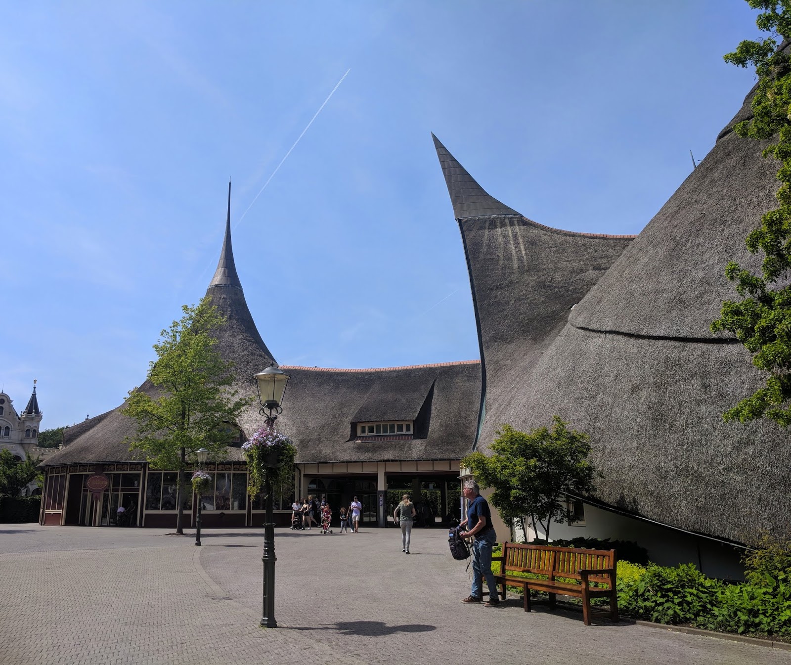 How To Book A Cheap Theme Park Getaway Efteling Cupcakes And