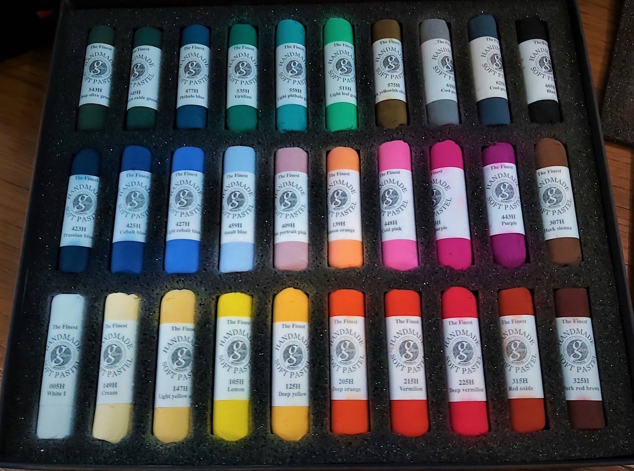 Oil pastels vs soft pastels, and a review of Mungyo Gallery Artists' Soft  Oil Pastels