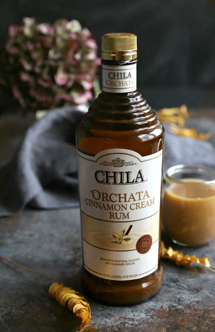 Recipe for a rum cocktail flavored with cocoa, caramel and cinnamon.
