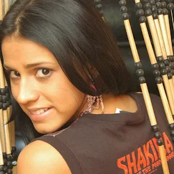 Andrea Rincon, Selena Spice Galer&iacute;a 36 - Shakiras, Camiseta Negra Con Amarillo y Rojo, Tanga Amarilla y Naranja Foto 28