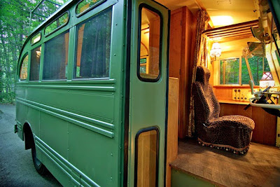 Un pequeño Autobus retro para viajar al estilo Hippie.