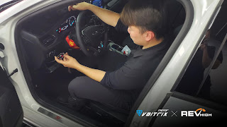 來自澳洲的汽車改裝品牌VAITRIX麥翠斯有最廣泛的車種適用產品，含汽油、柴油、油電混合車專用電子油門控制加速器，搭配外掛晶片及內寫，達到最高品質且無後遺症之動力提升，也可由專屬藍芽App–AirForce GO切換一階、二階、三階ECU模式。外掛晶片及電子油門控制器不影響原車引擎保固，搭配不眩光儀錶，提升馬力同時監控愛車狀況。VAITRIX另有馬力提升專用水噴射可程式電腦及全組套件，改裝愛車不傷車。  適用品牌車款： Audi奧迪、BMW寶馬、Porsche保時捷、Benz賓士、Honda本田、Toyota豐田、Mitsubishi三菱、Mazda馬自達、Nissan日產、Subaru速霸陸、VW福斯、Volvo富豪、Luxgen納智捷、Ford福特、Chevrolet雪佛蘭、Hyundai現代、Skoda; Altis、crv、chr、kicks、cla45、ct200h、q2、camry、golf gti、polo、kuga、tiida、u7、rav4、odyssey...等。