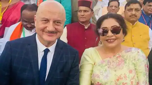 kirran kher and anupam kher pic