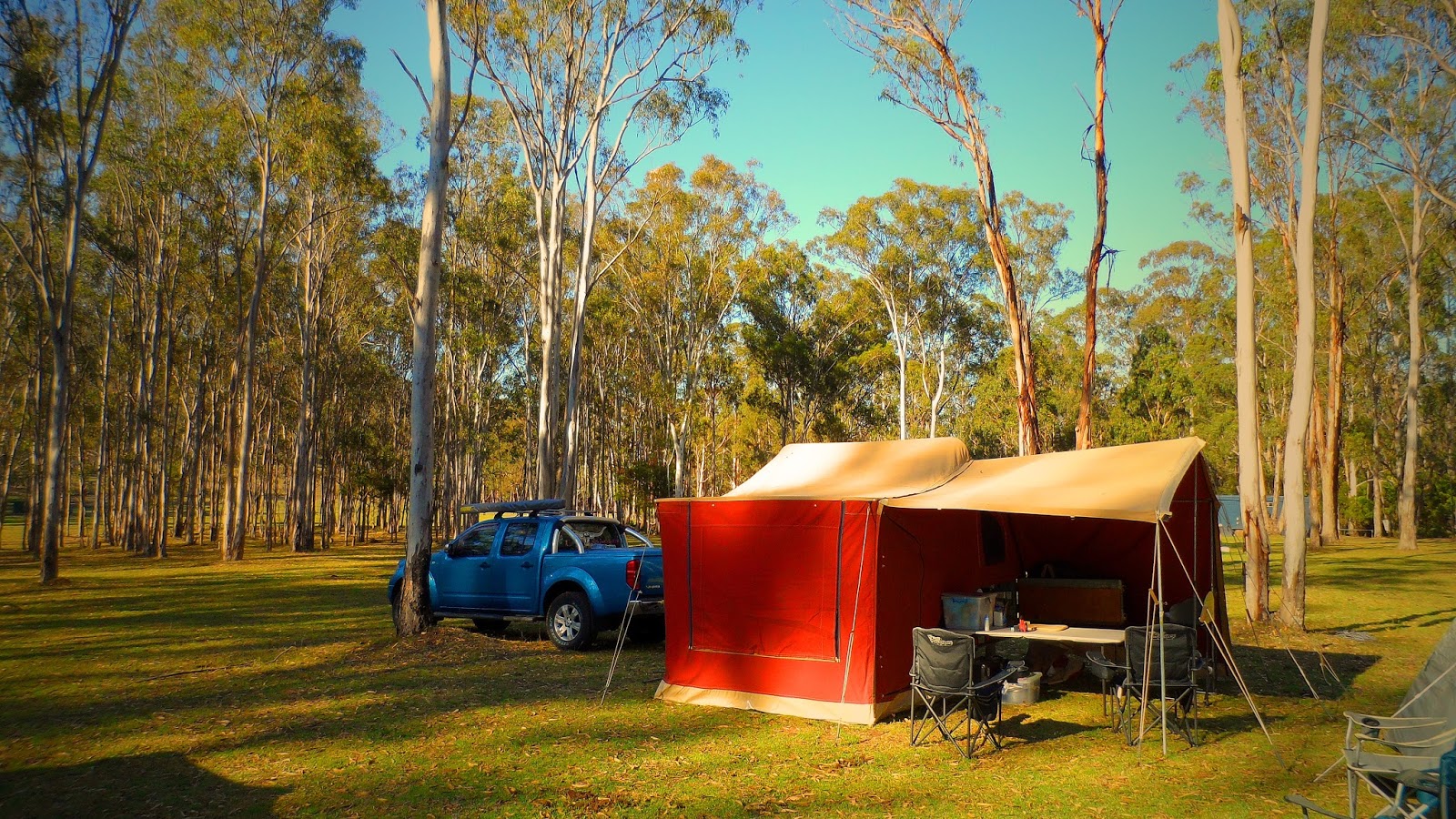 GORDON COUNTRY, GOOMBURRA QUEENSLAND AUSTRALIA Tony and Kim + Shari