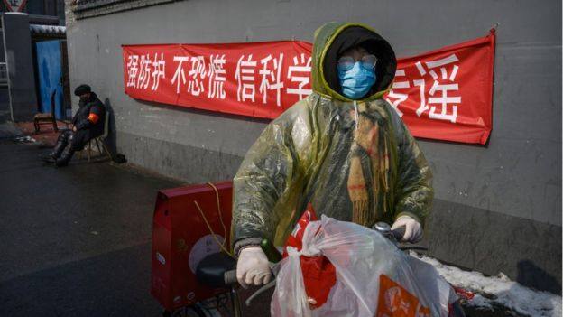 'Hãy giữ chặt con virus của mày, đồ Trung Quốc bẩn thỉu'