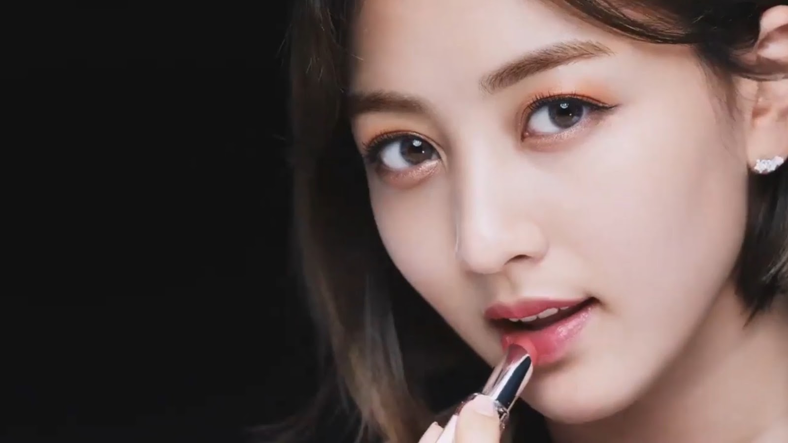 All About Girls K Pop Twiceが化粧品の広告モデルに 日本公式twitterで公開の映像 Chapter What S Twice が様々な憶測を呼ぶ 追記 確定