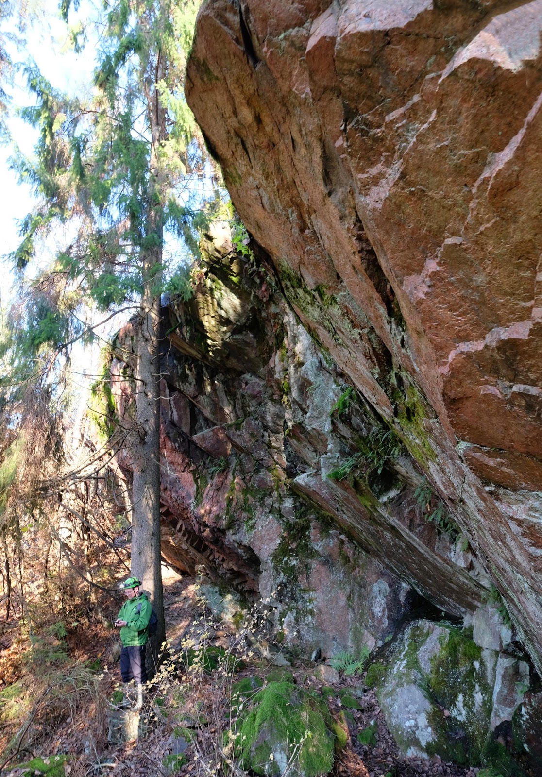 Skiing the Gruvböleberget Roof Cave