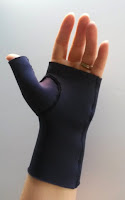 http://www.sewingbeefabrics.co.uk/DIY-neoprene-thumb-splint