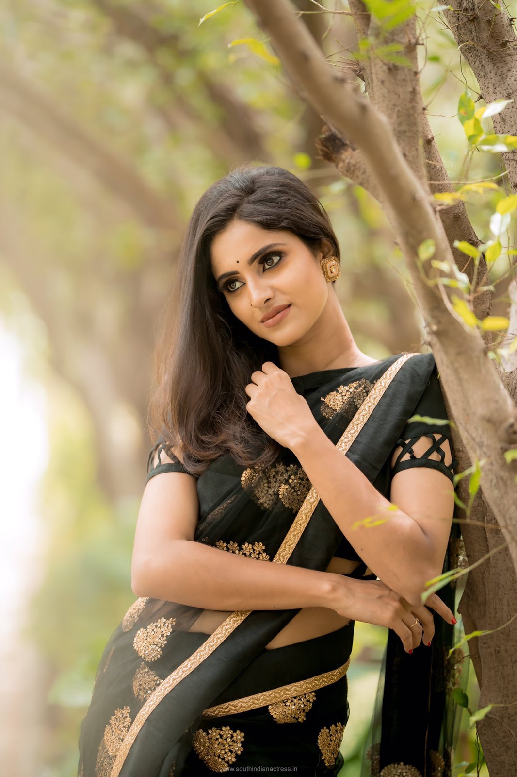 Actress Ayesha beautiful stills in black saree Actress-ayesha-1