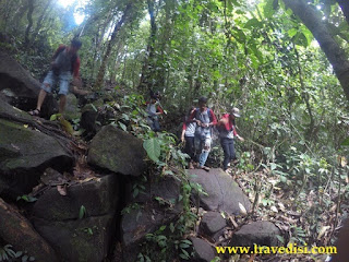Cerita pengalaman traveling para Travedisi Crew ketika mengunjungi Air Terjun Riam Berawan,Dusun Melayang,Kec Seluas,Kab Bengkayang,Kalimantan Barat,Seru Kocak