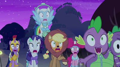 The ponies are scared as they enter the maze