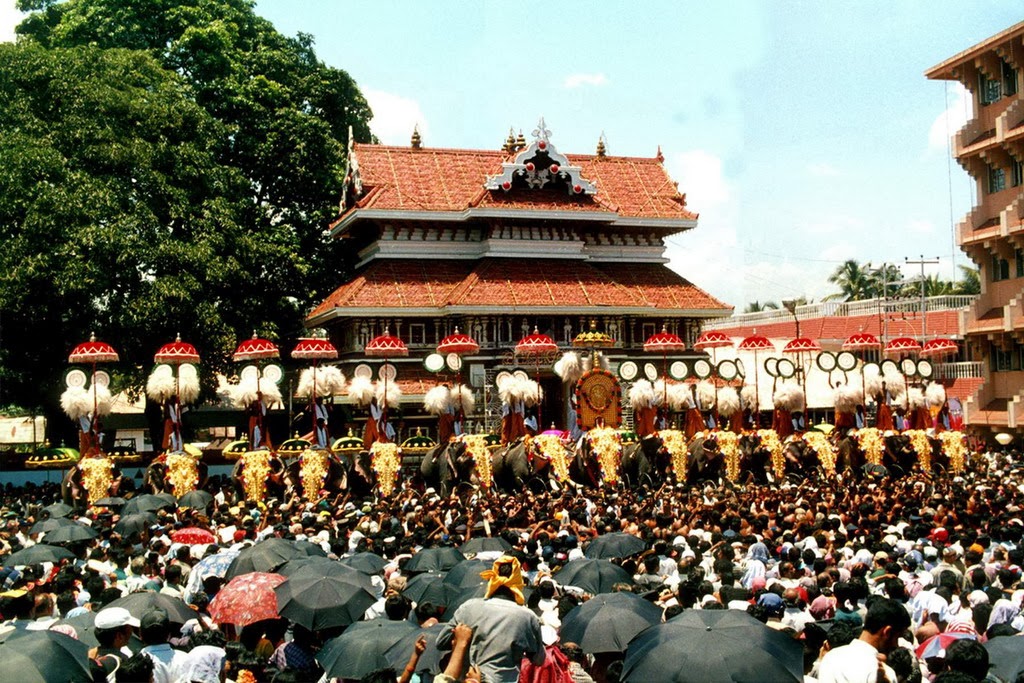  Thrissur Pooram - the most famous festivals in Kerala