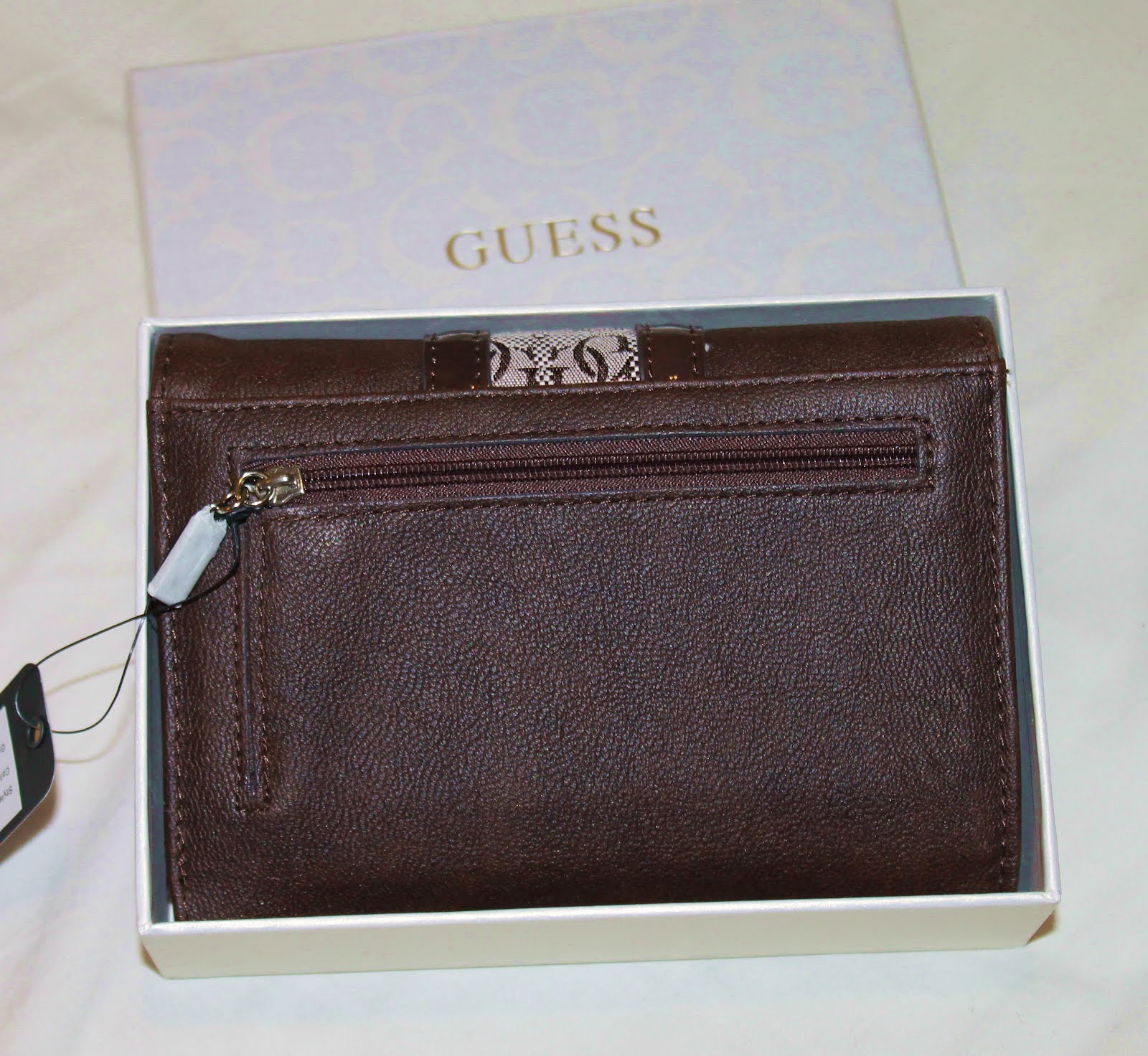 Boutique Malaysia GUESS SCENT CITY WOMEN TRIFOLD WALLET