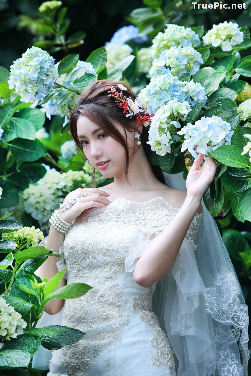 Image Taiwanese Model - 張倫甄 - Beautiful Bride and Hydrangea Flowers - TruePic.net - Picture-48
