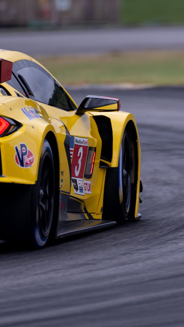 Racing car desktop wallpaper