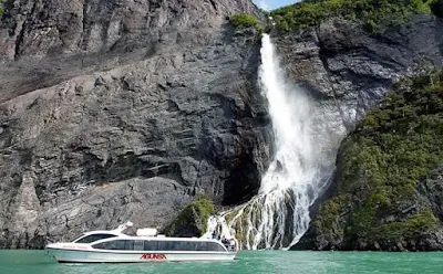 Cascada de Los Condores, Chile.