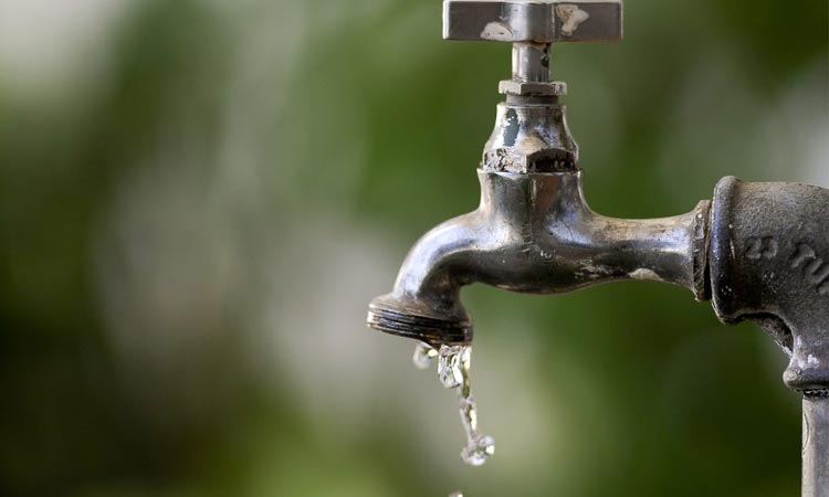 Manutenção em adutora suspende abastecimento de água em Mairi e Várzea do Poço