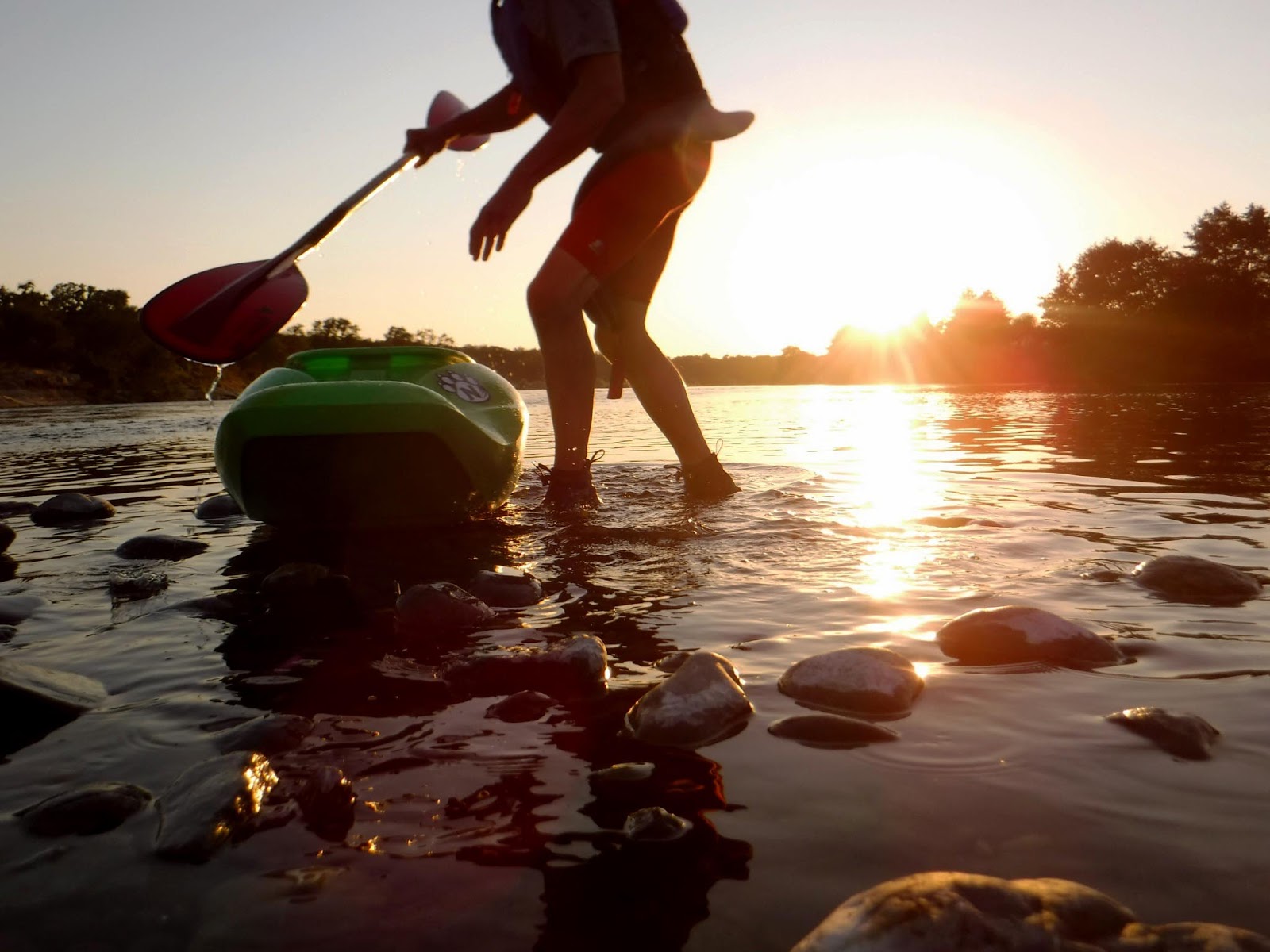 Outside Adventure to the Max THE OVERNIGHT KAYAK TRAVEL GUIDE