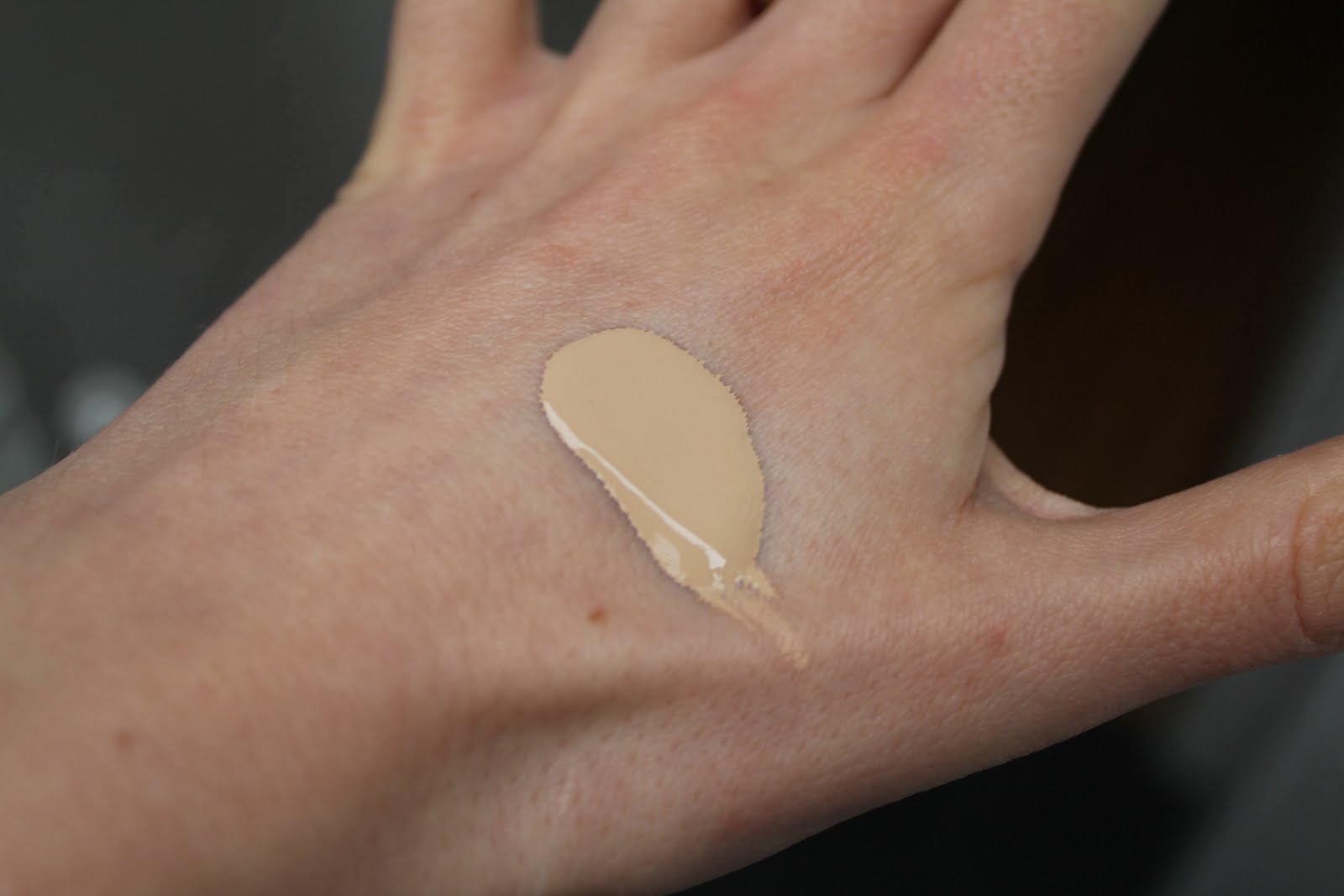 luminous silk foundation fond de teint soyeux lumineux