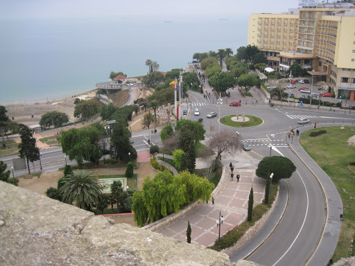 Plaza delante del Hotel Imperial Tarraco y el Anfiteatro