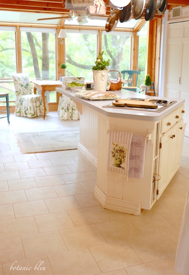 new-porcelain-tile-floor-in-kitchen-sunspace