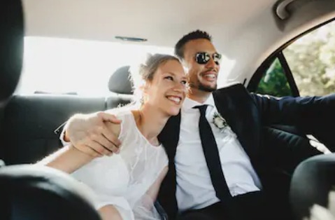 What qualities of Chauffeur While Hiring Wedding Cars Adelaide?