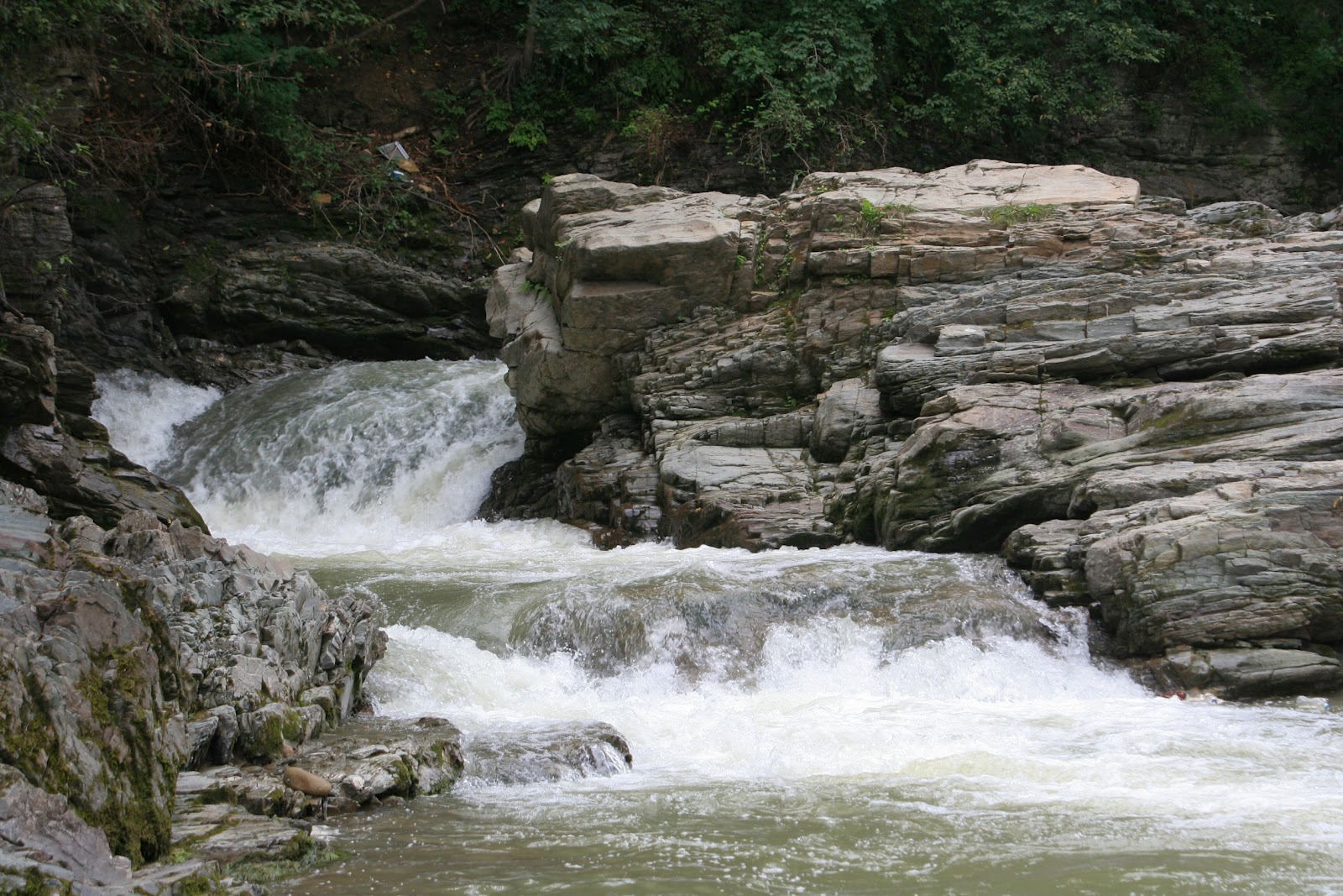 река рось богуслав. стоки воды в природе. суздаль река падекса. река время работы. The volga river russia.