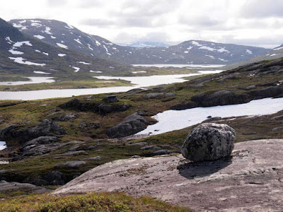 View back towards Langvatnet and Jengelskardvatnet in clearing weather