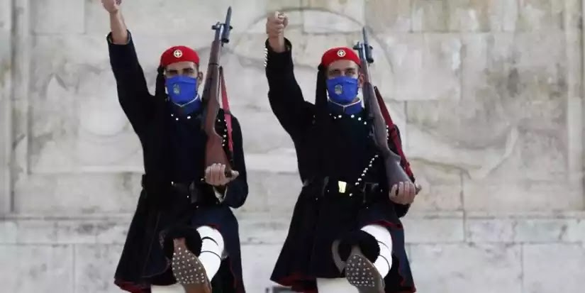 Φόρεσαν μάσκες στους εύζωνες της Προεδρικής Φρουράς! - Το μόνο επίλεκτο σώμα στην Ευρώπη που φορά μάσκες! Φόρεσαν μάσκες στους εύζωνες της Προεδρικής Φρουράς! - Το μόνο επίλεκτο σώμα στην Ευρώπη που φορά μάσκες!