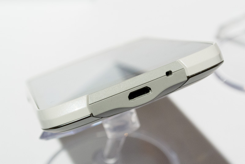 【実機レポート】米国国防総省制定MIL規格準拠のタフネス・スマートフォン「DIGNO T 302KC」【ワイモバイル新製品】