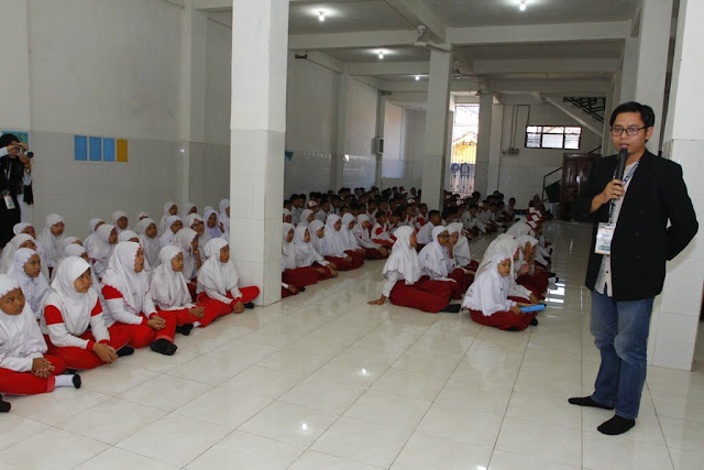 Sambutan dari Perwakilan Relawan Pengajar KIS 5 Sambutan dari Perwakilan Relawan Pengajar KIS 5