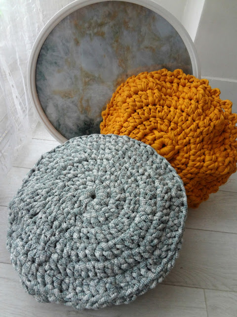 Crochet a Round Pillow - free pattern