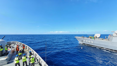KRI Sultan Hasanuddin 366 Latihan Bersama "Mailbag Transfer  dan Sailing Pass " di Laut Mediterania