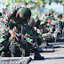 Prajurit Armed 12/Divif 2 Kostrad Cek Perlengkapan Evakuasi
