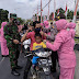 Persit KCK dan Bhayangkari Ranting Umbulsari Bagikan 1000 Masker