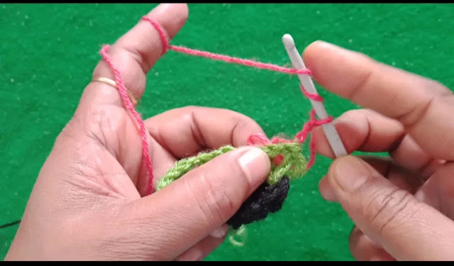 Flower edging lace pattern
