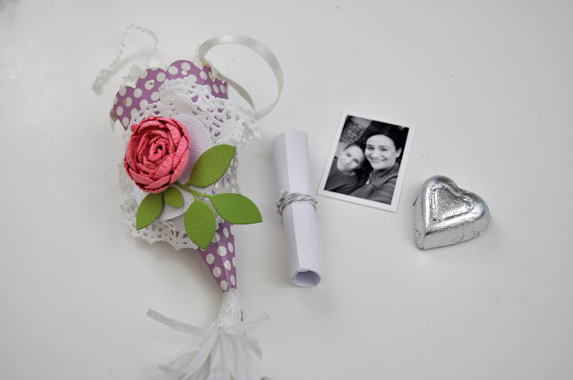 Mother's Day Tussie Mussies with Jen Gallacher from www.jengallacher.com. Includes tutorial and product list. #craft #tussiemussie #mothersday Mother's Day Tussie Mussies with Jen Gallacher from www.jengallacher.com. Includes tutorial and product list. #craft #tussiemussie #mothersday