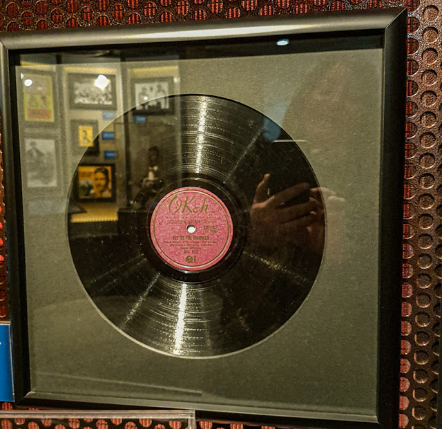 Vinil da gravação de Key to the Highway no Hall da Fama do Blues, em Memphis