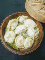 Serving Chicken momos in momo basket