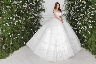 Ninh Dương Lan Ngọc hóa công chúa với váy cưới xoè bồng