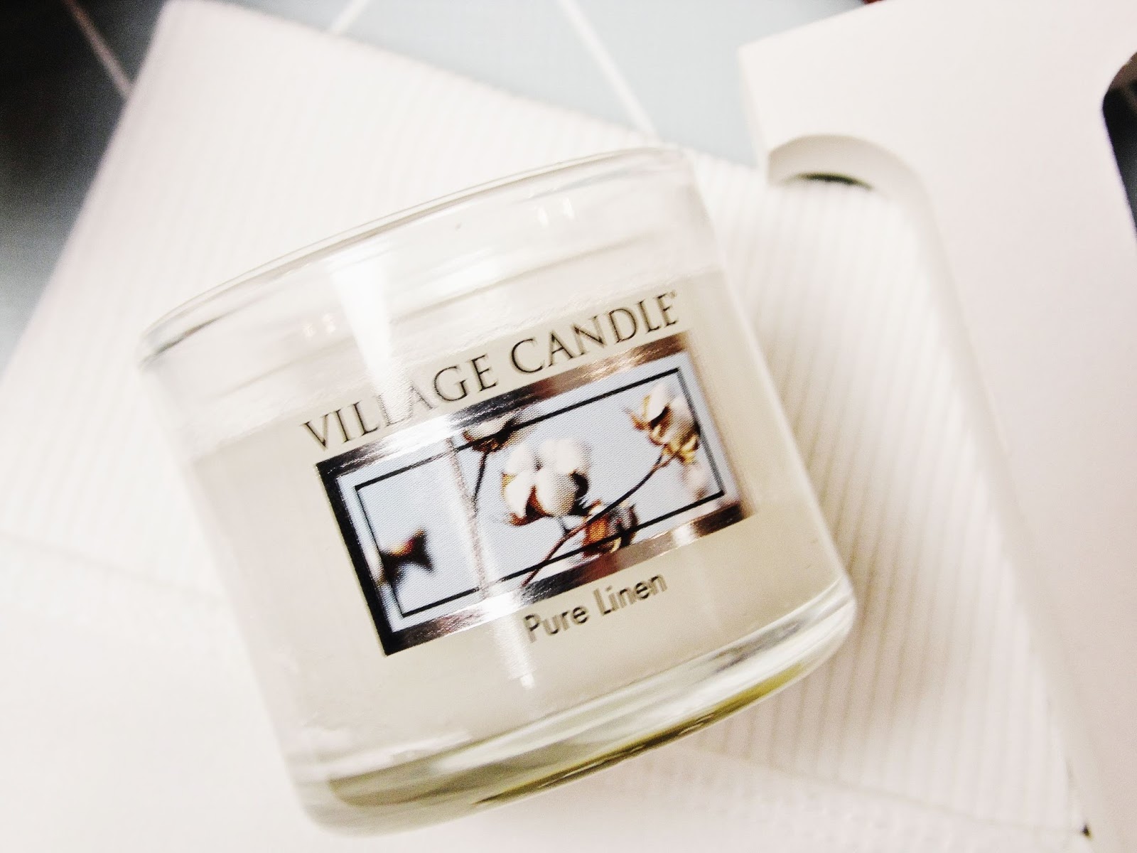 Świeżo i praniowo recenzja Pure Linen od Village Candle Blog Warty Świeczki blog o
