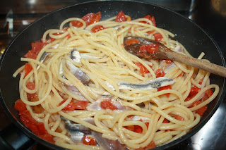 ricetta spaghetti alle acciughe