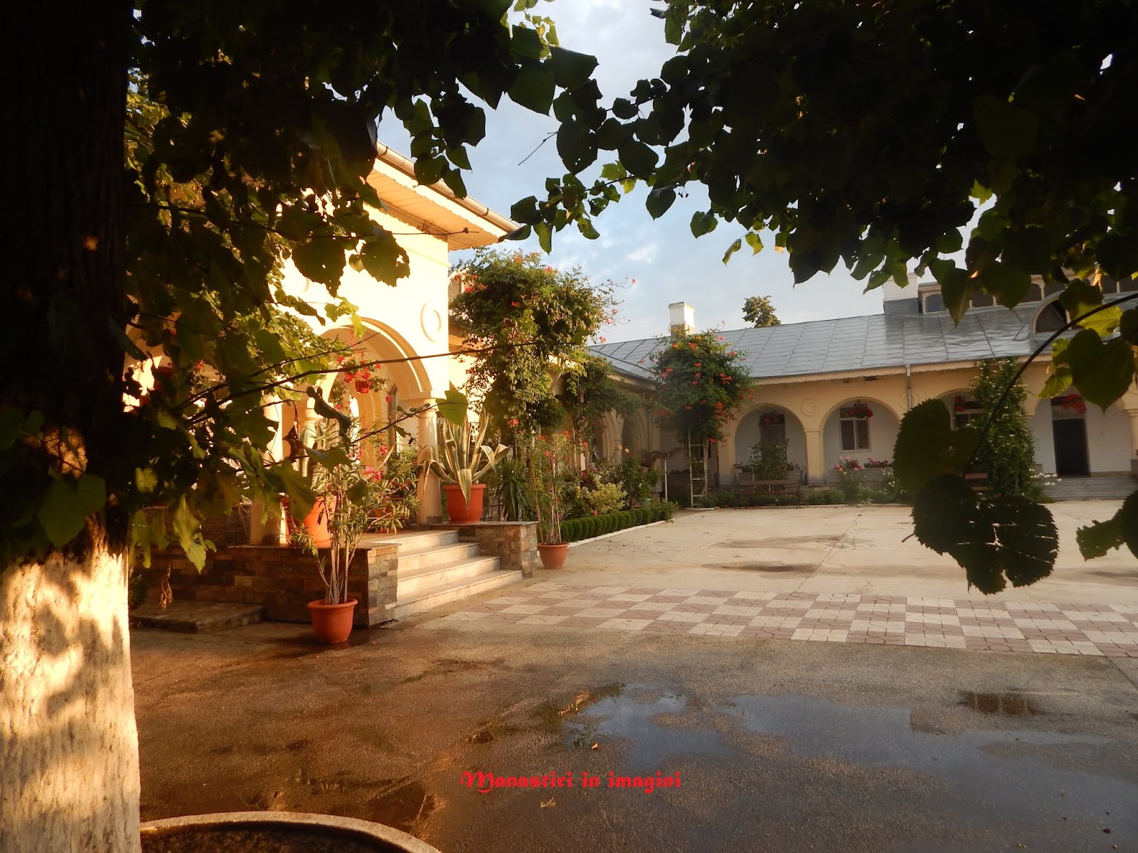 Mănăstiri In Imagini Manastirea Vladimiresti Cu Hramul Adormirea Maicii Domnului Din Tudor Vladimirescu Judetul Galati