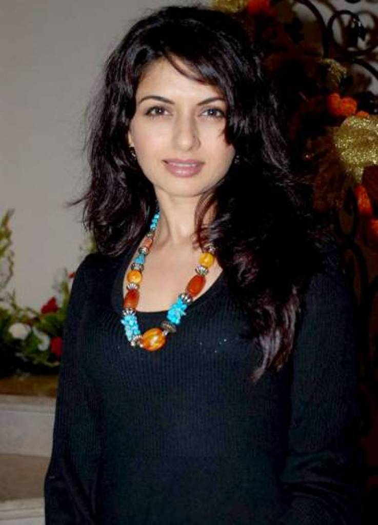kuch iss tarah song zareen khan kuch iss tarah song zareen khan