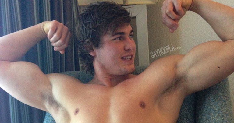 Chris muscles show on cam